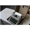 Image 1 : COMMODORE TYPEWRITER