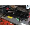 Image 3 : RED AND BLACK CAR JACKS