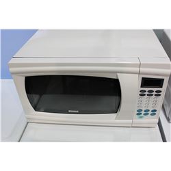 WHITE KENMORE MICROWAVE