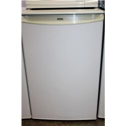 WHITE KENMORE BAR FRIDGE