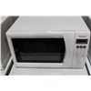 Image 1 : WHITE PANASONIC MICROWAVE