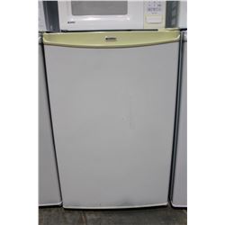 WHITE KENMORE BAR FRIDGE