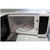 Image 2 : WHITE DANBY MICROWAVE