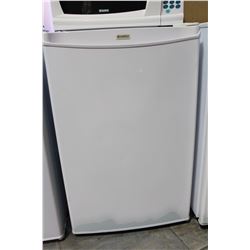 WHITE KENMORE BAR FRIDGE