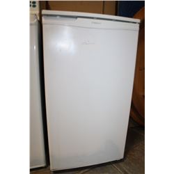 WHITE SAMSUNG BAR FRIDGE