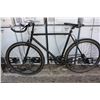 Image 1 : BLACK NO BRAND ROAD BIKE