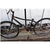 Image 2 : PURPLE GIANT BIKE AND RED MIYATA ROAD BIKE