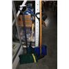 Image 2 : LOT OF SHOVELS AND SCRAPER