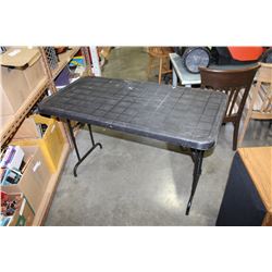 BLACK FOLDING MARKET TABLE