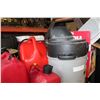 Image 2 : LOT OF GAS CANS AND SHOP VAC