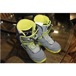 MENS SIZE 12 NORTHWAVE SNOWBOARD BOOTS