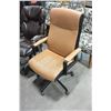 Image 1 : BEIGE LEATHER OFFICE CHAIR