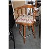 Image 1 : SWIVEL BARSTOOL WITH CUSHION