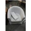 Image 2 : WHITE TUB CHAIR