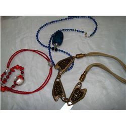 3 VINTAGE NECKLACES