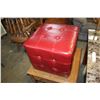 Image 2 : RED LEATHER CUBE OTTOMAN