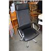 Image 1 : LEATHER AND MESH OFFICE CHAIR