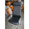 Image 2 : LEATHER AND MESH OFFICE CHAIR