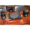 Image 1 : INNOVATIVE TECHNOLOGY TURNTABLE AND SPEAKERS