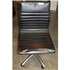 Image 1 : ROLLING BLACK MODERN GAS LIFT OFFICE CHAIR