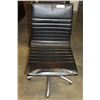 Image 1 : ROLLING BLACK MODERN GAS LIFT OFFICE CHAIR