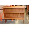 Image 1 : WOOD BOOKSHELF