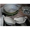 Image 1 : TWO PYREX BOWLS DELFT TRAY AND GRAVY BOATS AND ASSORTED KITCHEN KNIVES