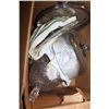 Image 2 : BOX OF CAKE PLATTERS AND COVERS