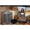 Image 2 : SHELF LOT OF ESTATE LIGHTING AND ACCESSORIES
