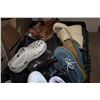 Image 2 : TOTE OF SHOES AND BOOTS