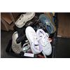 Image 3 : TOTE OF SHOES AND BOOTS