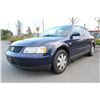 Image 1 : 2000 VOLKSWAGEN PASSAT 4 DOOR, AUTOMATIC, BLUE, 161,895 KM. WITH KEY AND REGISTRATION