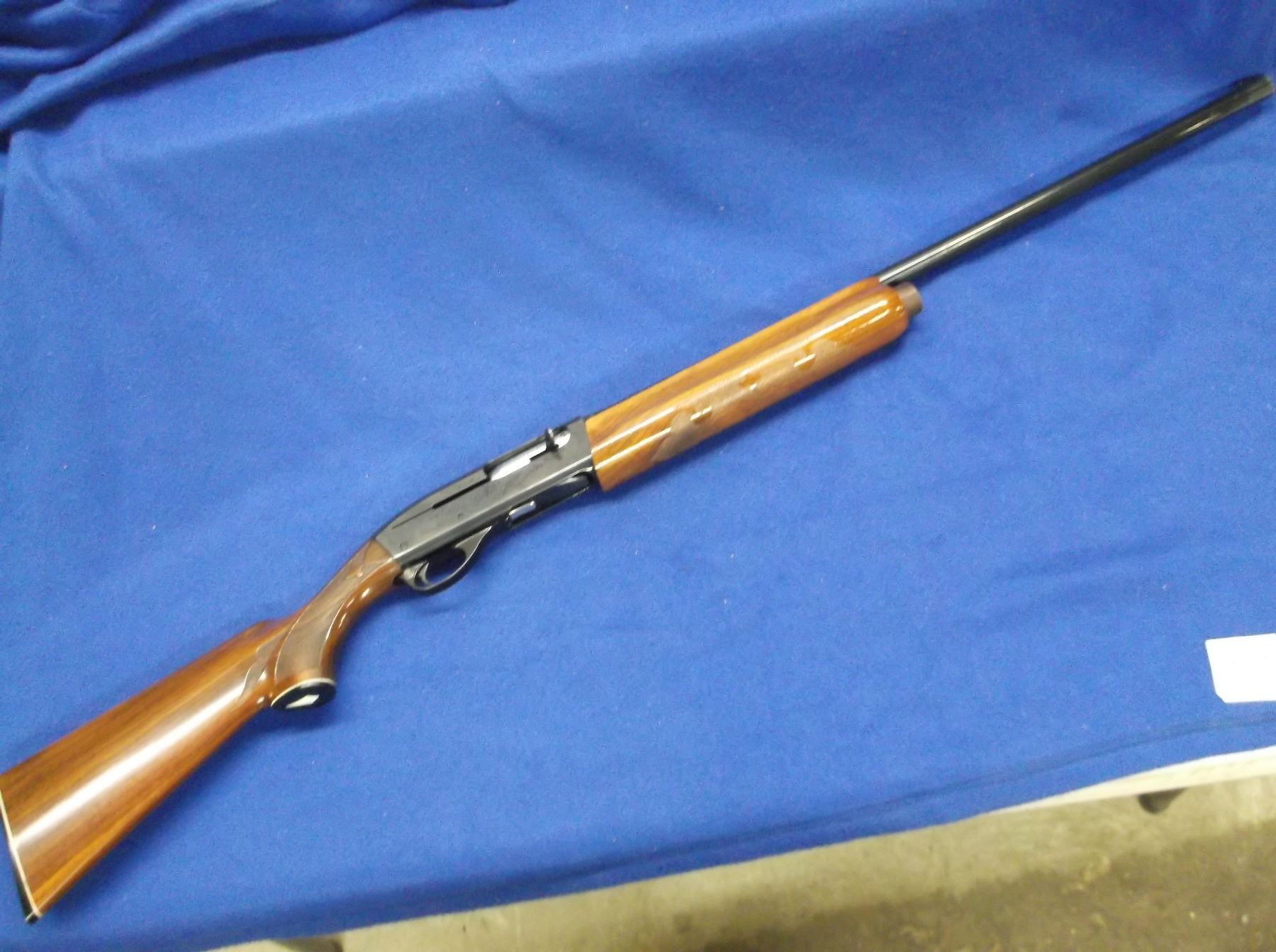 Remington 1100 Shotgun 12 GA Full Choke28" Barrel 2.75" Auto Checkered M362546V