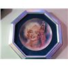 Image 3 : FRAMED COLLECTOR PLATES - MARILYN MONROE