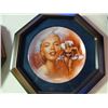 Image 1 : 2 FRAMED COLLECTOR PLATES - MARILYN MONROE AND JOHN WAYNE