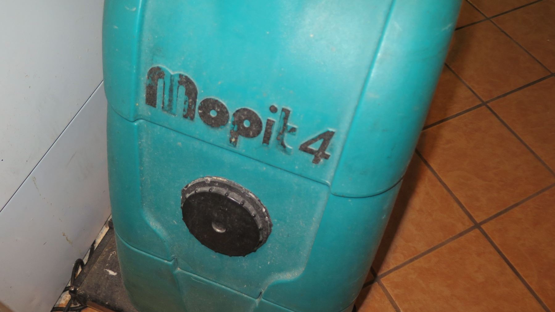 Mopit 4 Floor Scrubber Oahu Auctions