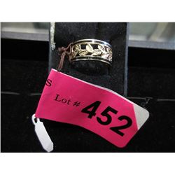 14 KT Gold Band Ring - Size 7