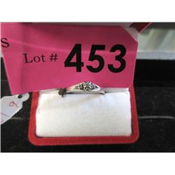 10 KT White Gold & Diamond Chip Ring