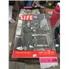Image 1 : 17 Vintage Life Magazines from the 1940s