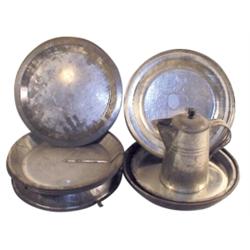 NOS kitchen tinware (19): 13 plates, ...