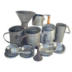 NOS kitchen tinware (21): sifters, fu...