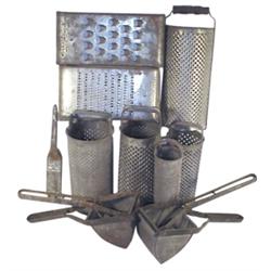 Tin kitchenware (11): 9 graters (4 ar...