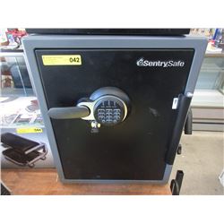 Sentry Safe with Key - Store Return, No Combo