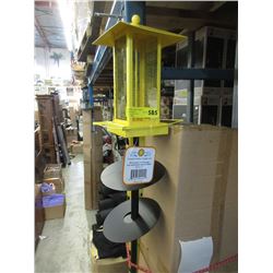 New 6 Foot Metal Bird Feeder with Squirrel Baffle