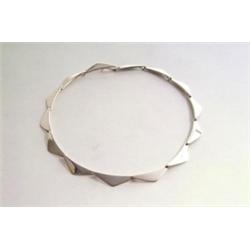 HANS HANSEN, Kopenhagen - Bent Gabrielsen Pedersen - Collier, - Silber. Glieder in Sichelform,...