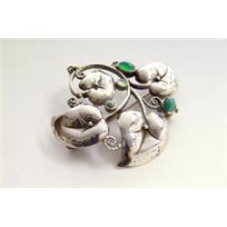 KARL KARST, Pforzheim - Brosche/ Anhänger, - Silber, grüne Schmucksteine. Mehrfach durchbrochen...