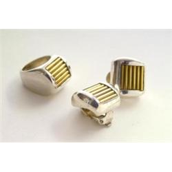 PACO RABANNNE Paris - Ring und Ohrclipspaar, - Metall, gebogene Trapezform, mittig goldfarbenes...