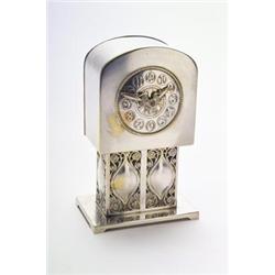 WÜRTTEMBERGISCHE METALLWARENFABRIK, Geislingen - Tischuhr, - Plated. Rechteckiges Gehäuse, nach...