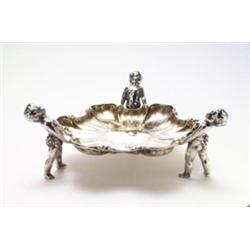 PETER BRUCKMANN & SÖHNE, Heilbronn - Aufsatzschale, - Silber. Flache Schale in Form einer stili...