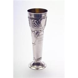 KOCH & BERGFELD, Bremen - Pokal, - Silber. Symmetrisches Reliefdekor aus geometrischen und stil...